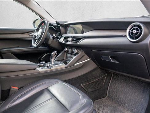 Used 2018 Alfa Romeo Stelvio Ti image 25
