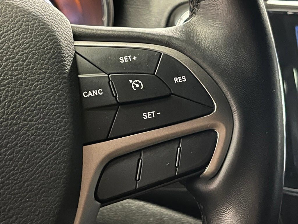 Used 2021 Jeep Grand Cherokee Laredo X AWD/4WD image 25