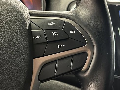 Used 2021 Jeep Grand Cherokee Laredo X AWD/4WD image 25