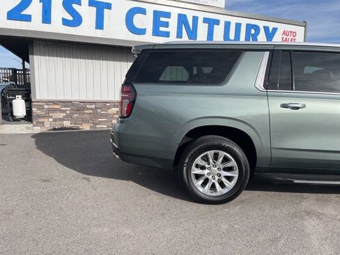 Used 2023 Chevrolet Suburban Premier image 11