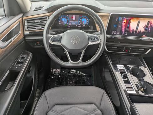 Used 2025 Volkswagen Atlas SE image 13