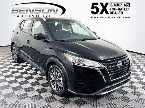 Used 2022 Nissan Kicks SV image 1