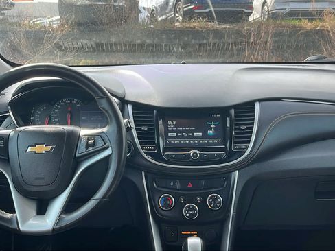 Used 2017 Chevrolet Trax LT w/ LT Convenience Package image 29
