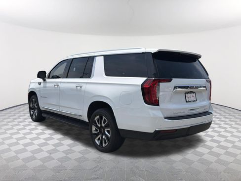 Used 2021 GMC Yukon XL SLT w/ SLT Luxury Plus Package AWD/4WD image 3