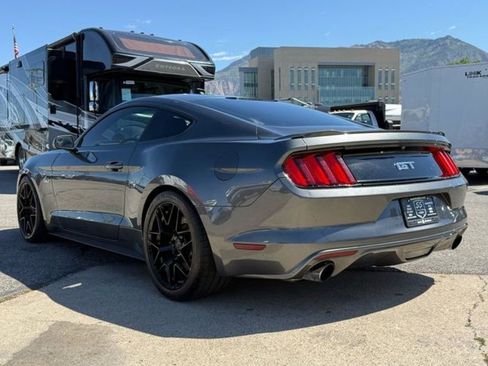 Used 2017 Ford Mustang GT RWD image 8