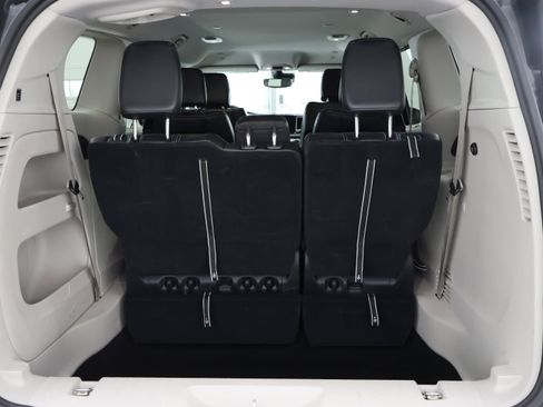 Used 2024 Chrysler Pacifica Touring-L image 26