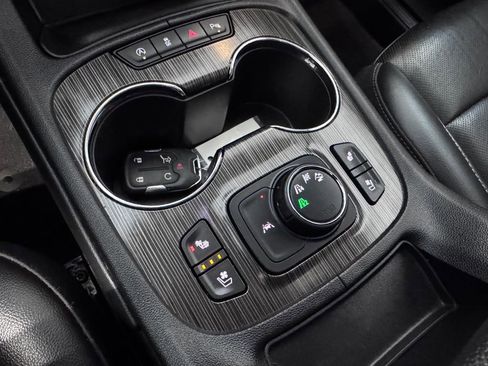 Certified 2023 GMC Acadia SLT w/ Elevation Edition image 25