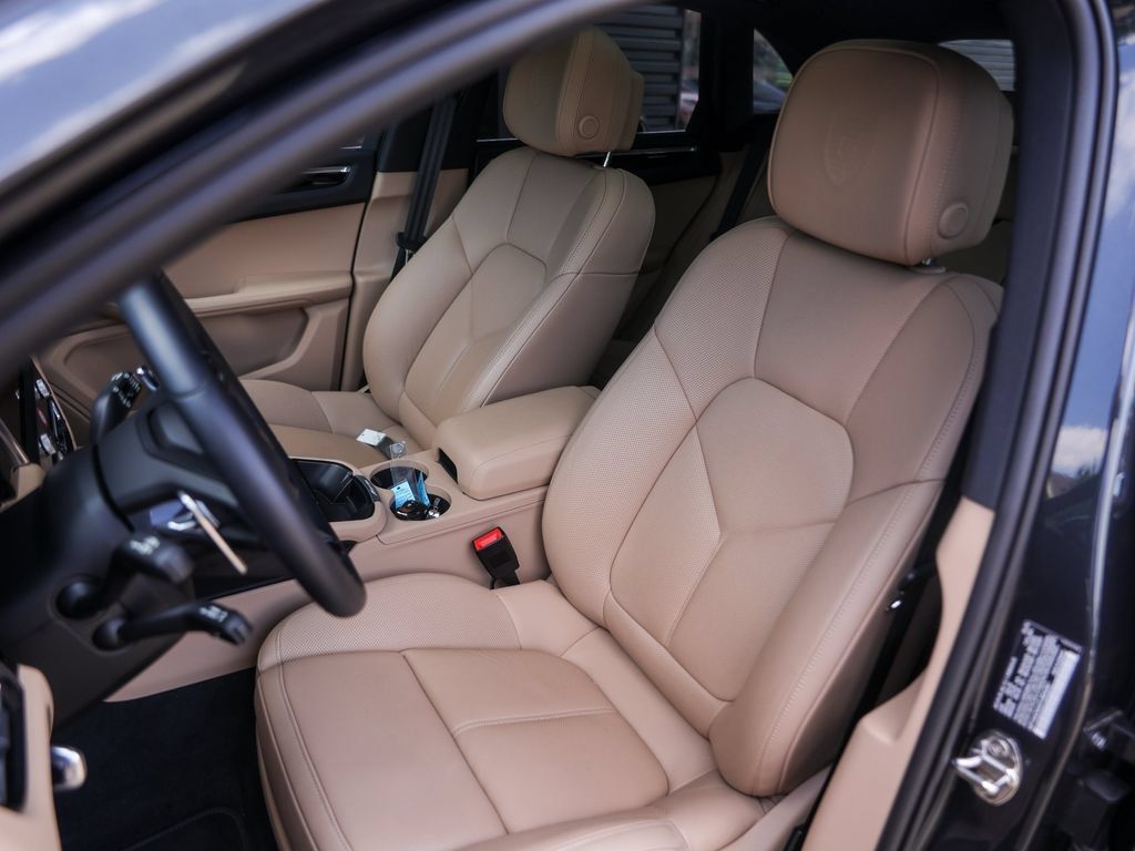 Certified 2026 Porsche Macan AWD/4WD image 49