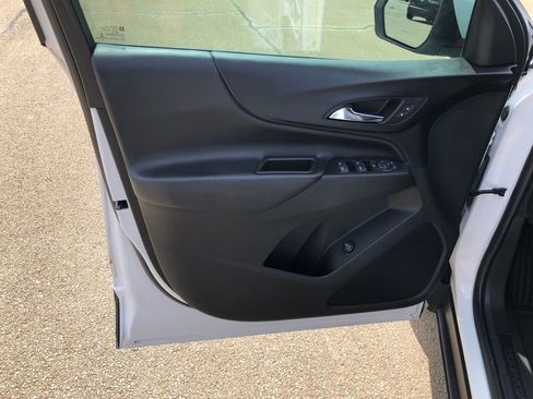 Used 2018 Chevrolet Equinox LT image 9