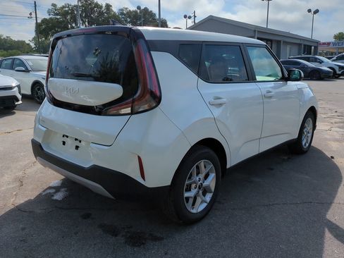 Used 2025 Kia Soul LX w/ LX Technology Package FWD image 5