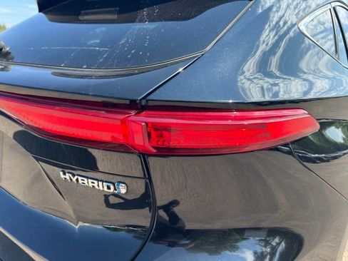 Used 2021 Toyota Venza LE AWD/4WD image 11