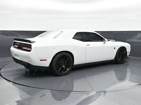 Used 2016 Dodge Challenger SRT Hellcat RWD image 2