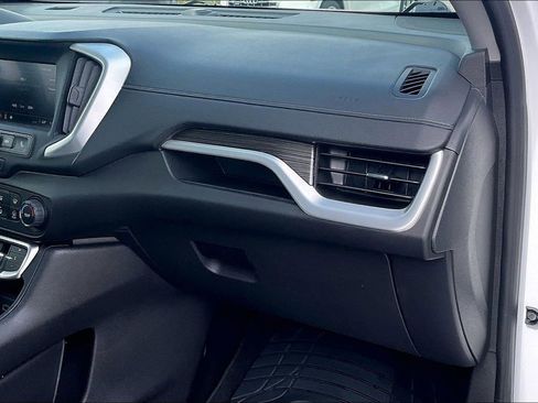 Used 2024 GMC Terrain SLE image 15