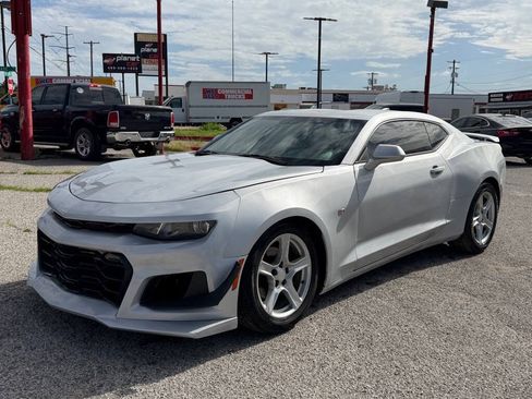 Used 2018 Chevrolet Camaro LT RWD image 3