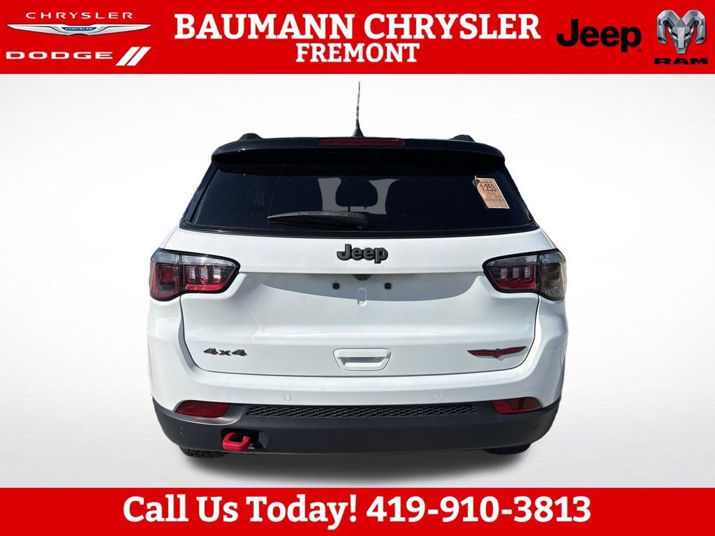 Used 2025 Jeep Compass Trailhawk AWD/4WD image 5