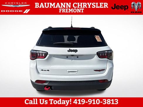 Used 2025 Jeep Compass Trailhawk AWD/4WD image 5