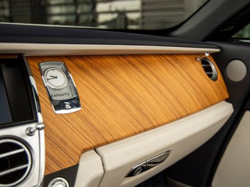 Used 2018 Rolls-Royce Dawn RWD image 34