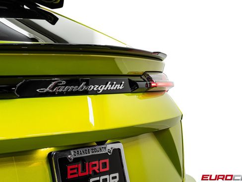 Used 2023 Lamborghini Urus Performante AWD/4WD image 23