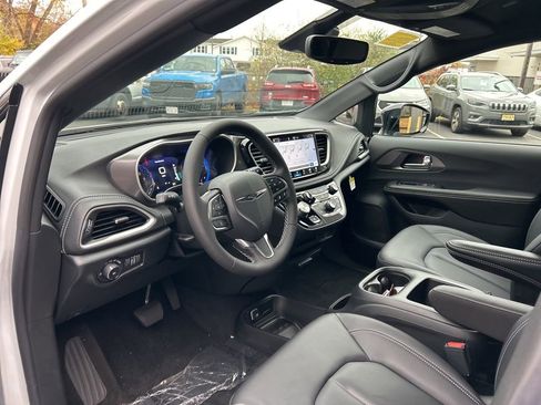 New 2026 Chrysler Pacifica Select AWD/4WD image 44