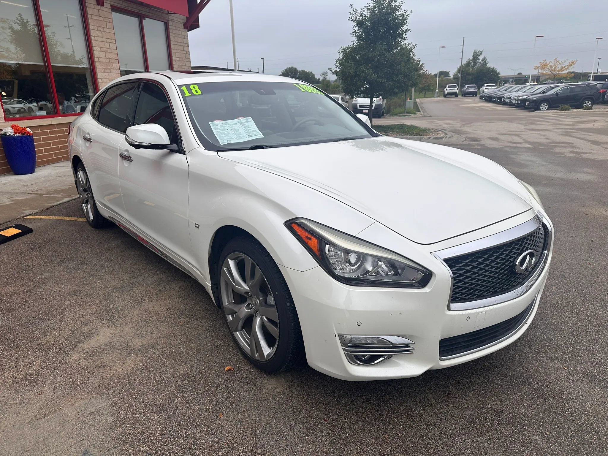 Used 2018 INFINITI Q70 L 3.7 RWD image 3