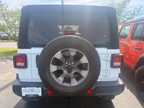Used 2018 Jeep Wrangler Unlimited Sahara w/ Cold Weather Group AWD/4WD image 11