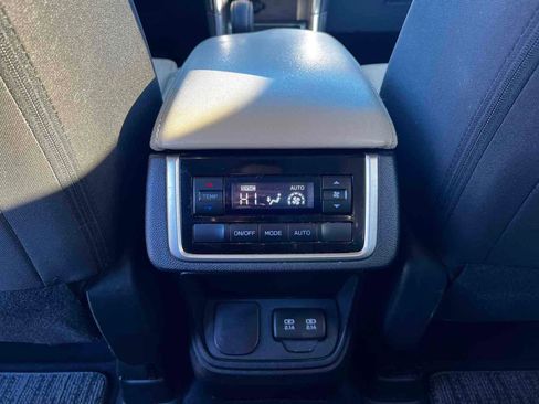 Used 2022 Subaru Ascent Premium w/ Convenience Package image 23