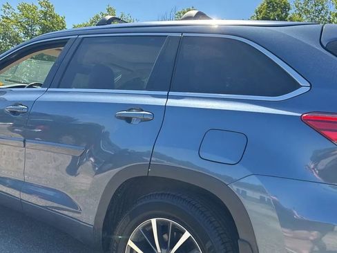 Used 2017 Toyota Highlander XLE AWD/4WD image 6