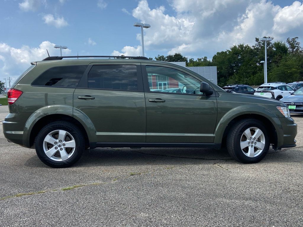 Used 2018 Dodge Journey SE FWD image 2