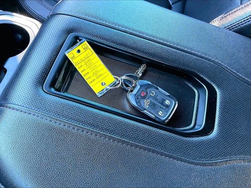 Used 2022 GMC Sierra 1500 AT4 w/ AT4 Preferred Package image 14