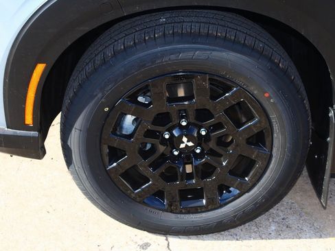 New 2026 Mitsubishi Outlander Trail Edition image 5