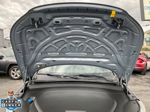 Used 2022 Volvo XC40 P8 Recharge Plus AWD/4WD image 13