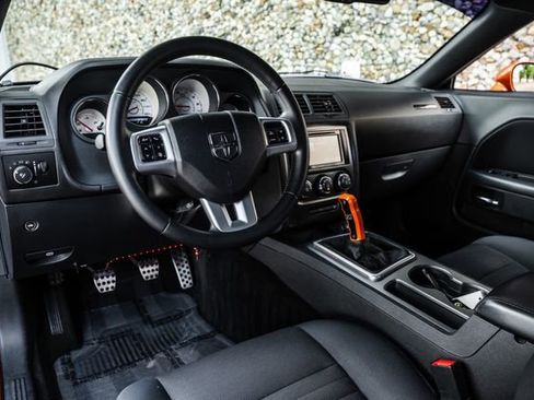 Used 2011 Dodge Challenger R/T image 2