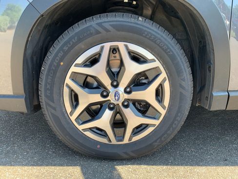 Used 2023 Subaru Forester Premium AWD/4WD image 38