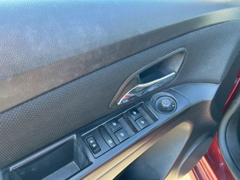 Used 2016 Chevrolet Cruze LT image 9