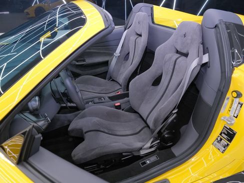 Used 2021 Ferrari F8 Tributo RWD image 17