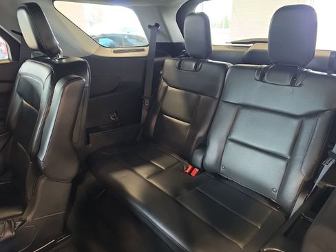Used 2021 Ford Explorer XLT w/ Equipment Group 202A AWD/4WD image 33