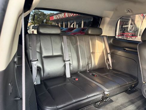 Used 2007 GMC Yukon Denali AWD/4WD image 9