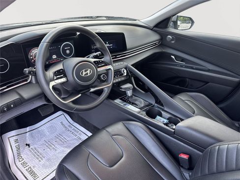 Used 2025 Hyundai Elantra Limited FWD image 8