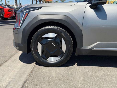 Used 2024 Kia EV9 Light Long Range RWD image 35