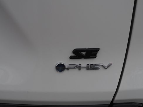 New 2025 Toyota RAV4 SE w/ Weather & Moonroof Package image 6