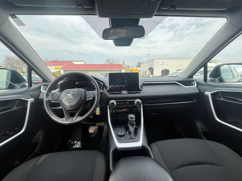 Used 2025 Toyota RAV4 LE image 32