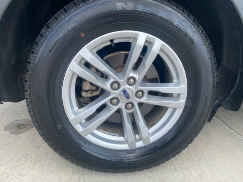 Used 2022 Ford Explorer XLT image 26