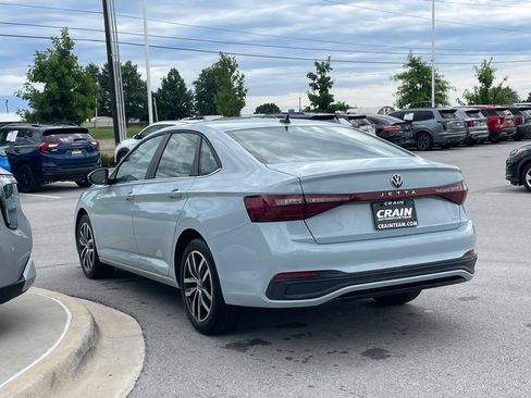 Used 2025 Volkswagen Jetta SE FWD image 6