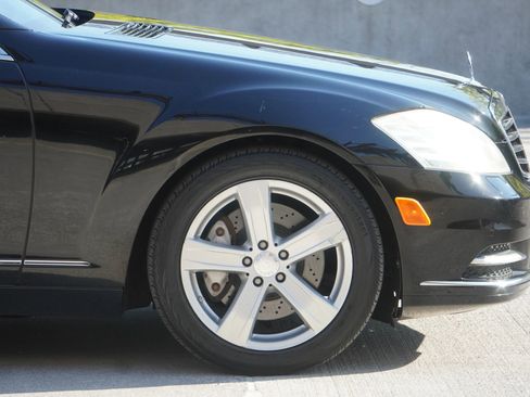 Used 2010 Mercedes-Benz S 550 4MATIC image 12