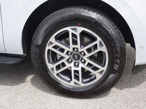 Used 2025 Ford Expedition Active image 19