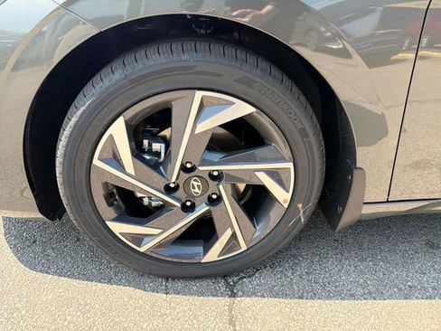 New 2026 Hyundai Elantra Limited FWD image 21