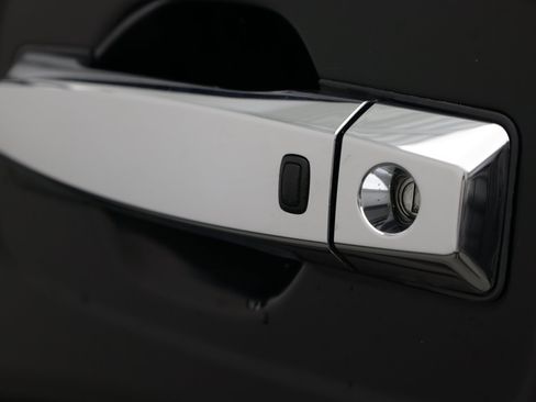 Used 2016 Nissan Titan SL RWD image 8