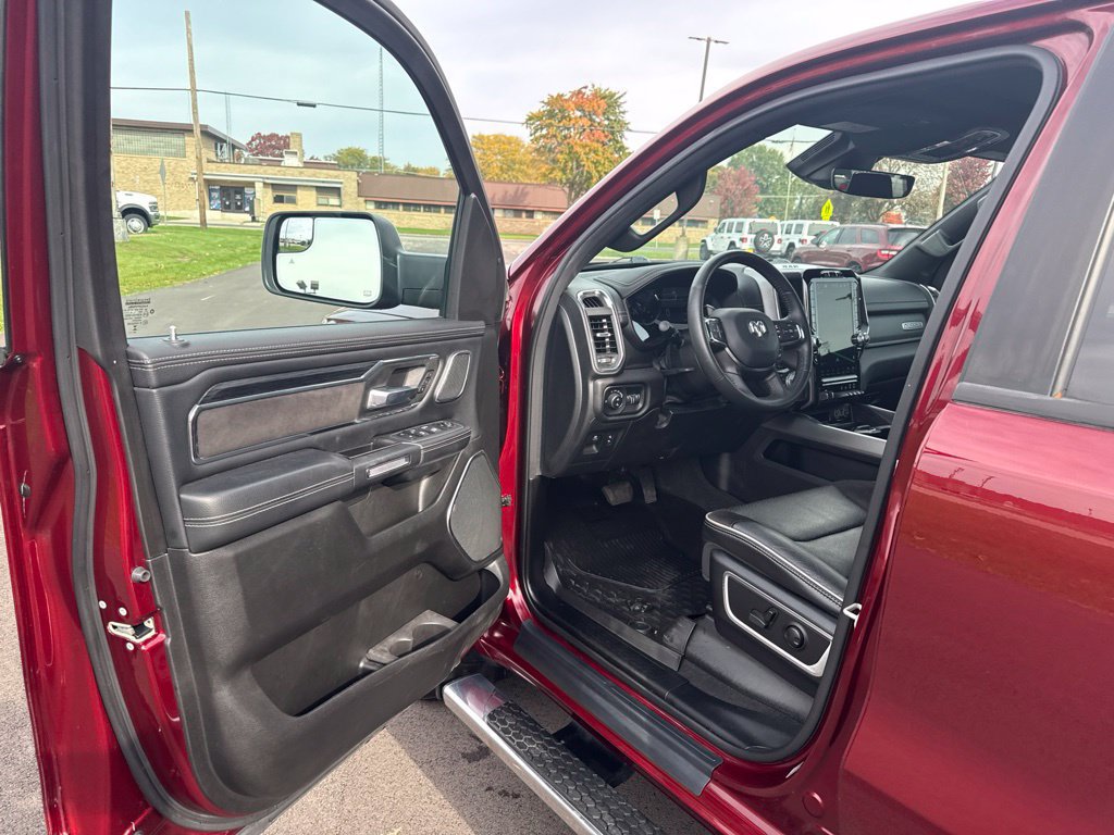 Used 2024 RAM 1500 Laramie AWD/4WD image 9