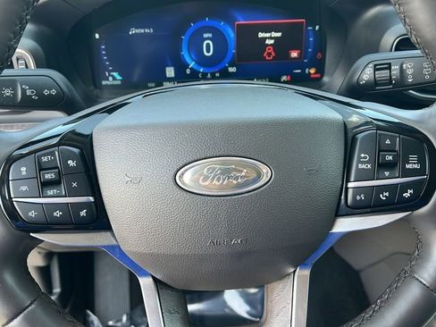 Used 2023 Ford Explorer Platinum w/ Technology Package AWD/4WD image 15