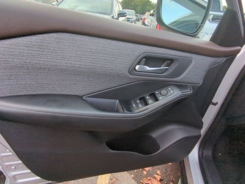 Used 2022 Nissan Rogue SV AWD/4WD image 9